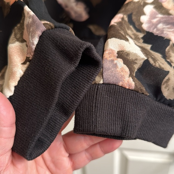 Ladies floral print zip up - Picture 6 of 7